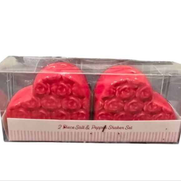 At Home Heart Shaped Salt &Pepper Shaker Set - Picture 2 of 4